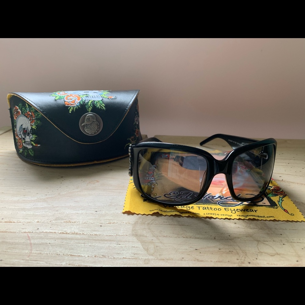 Vintage Ed Hardy Sunglasses Set☀️